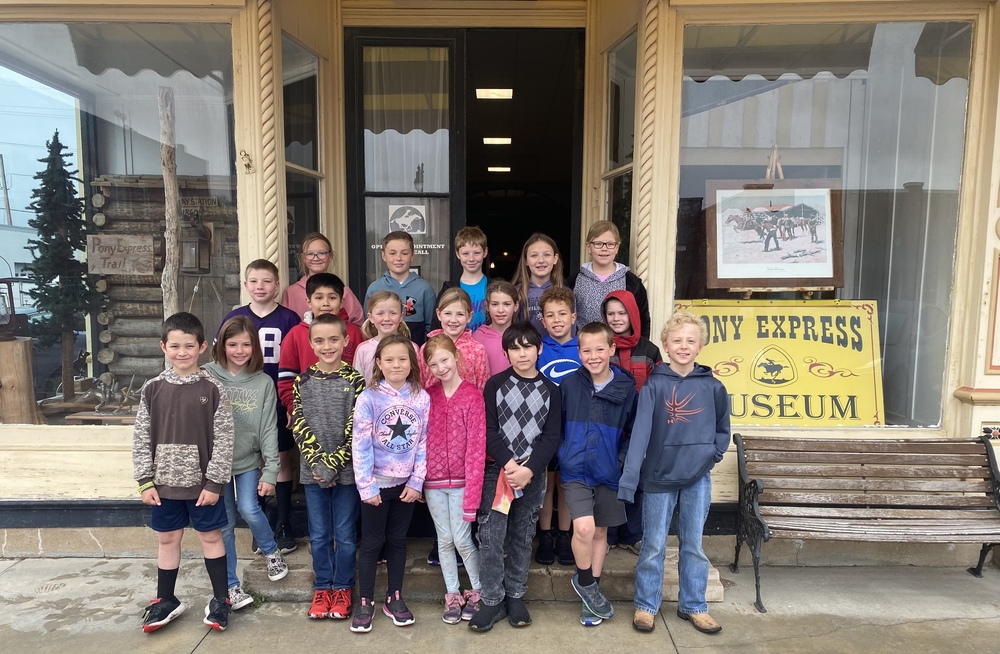 Third grade in front of the Pony Express Museum 