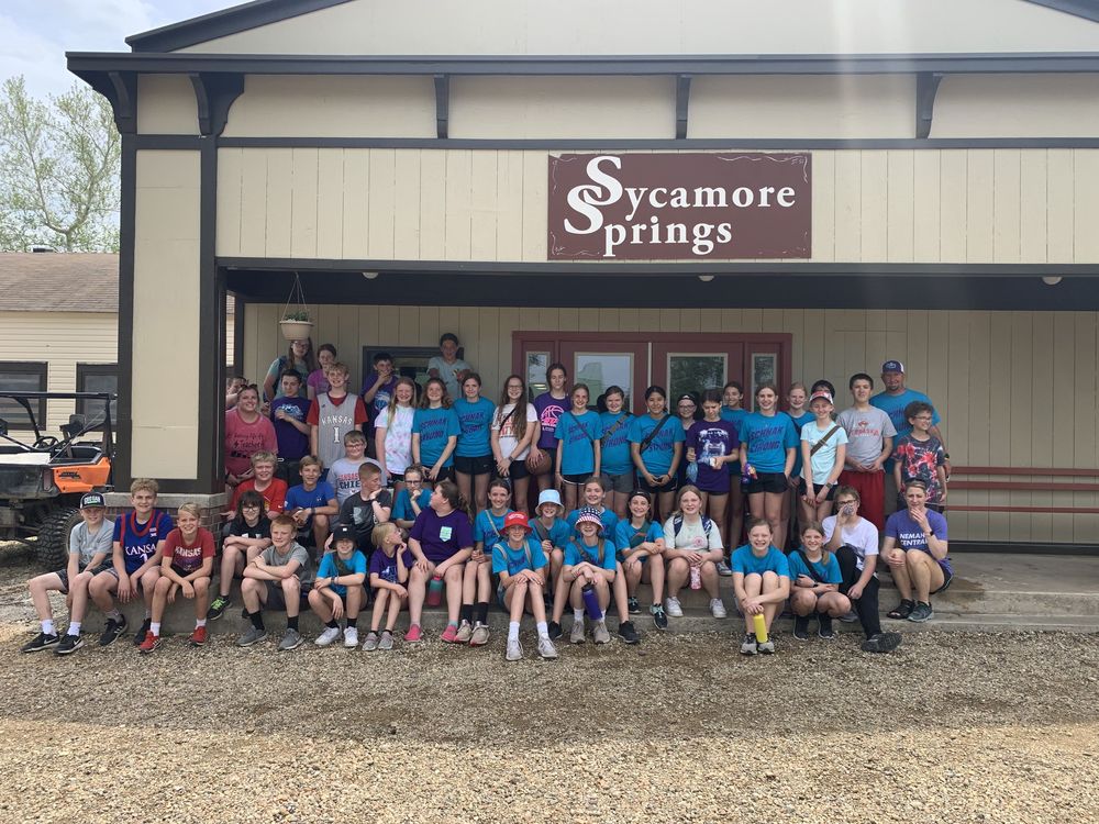 6th grade class at Sycamore Springs