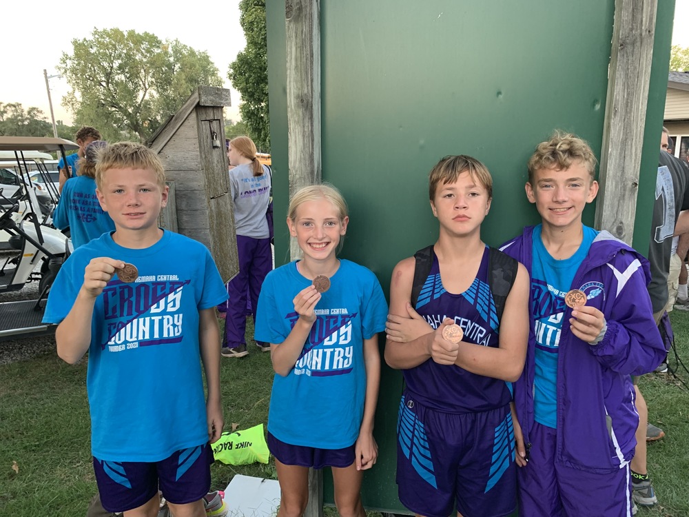 A team photo with all the runners' medals
