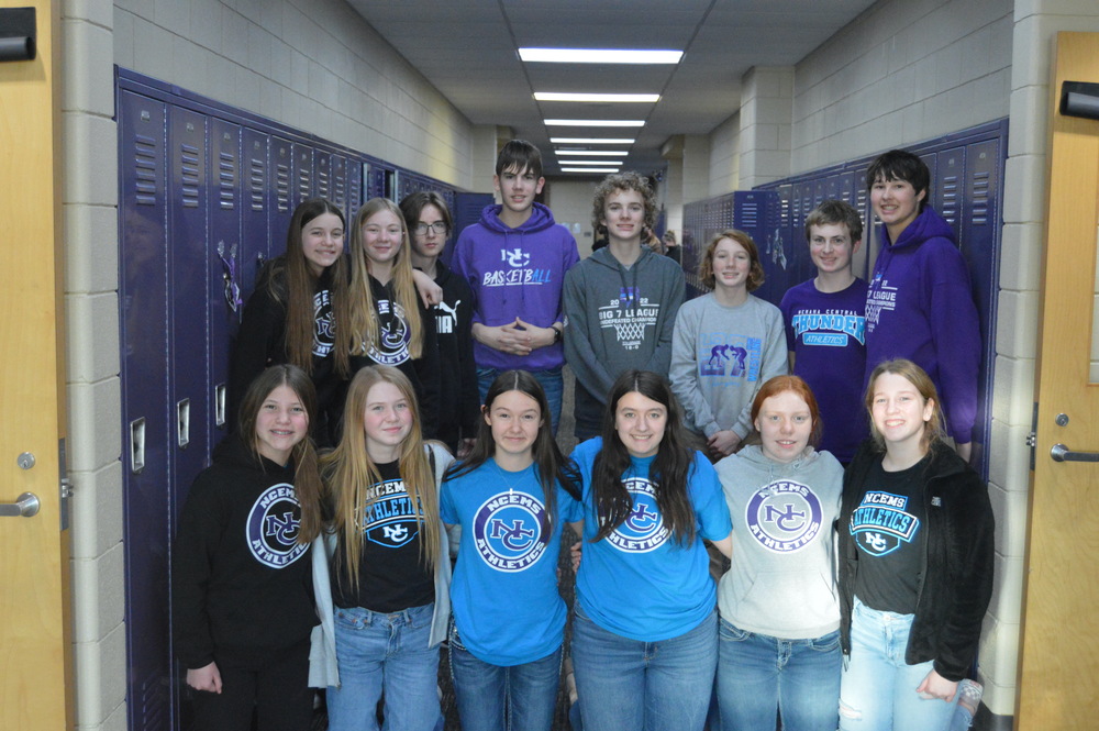 Eighth grade scholars bowl members stand for a picture